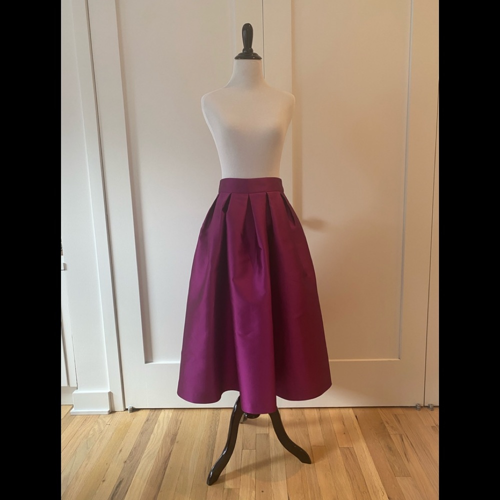 Skirt in Satin by Tara Jarmon